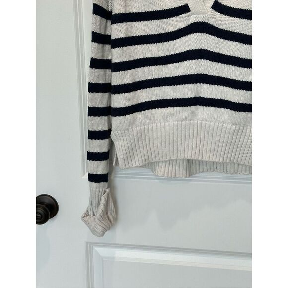 Abercrombie & Fitch White and Navy Striped Collared Sweater Size Small - Picture 3 of 8